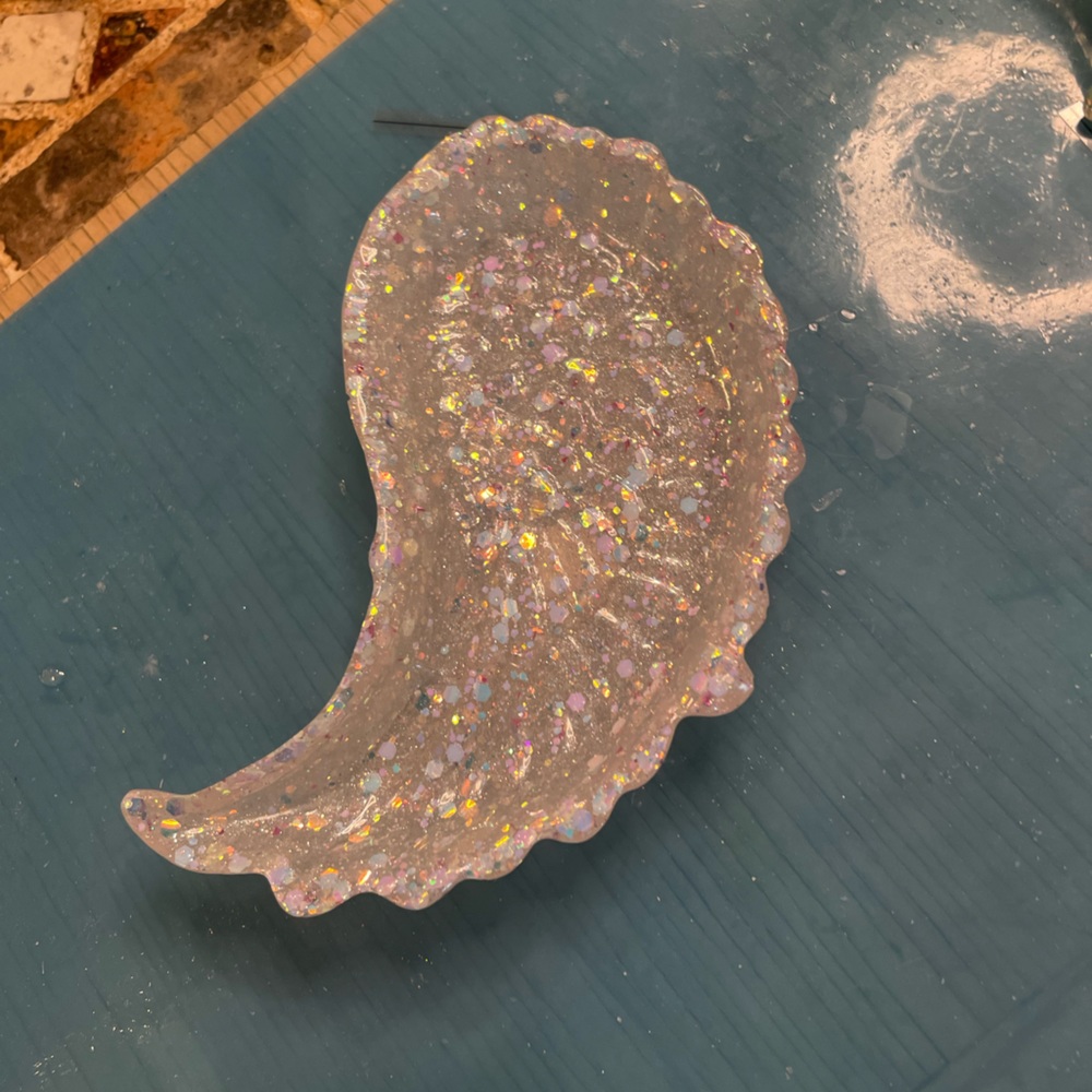Angel wing resin jewlery holder